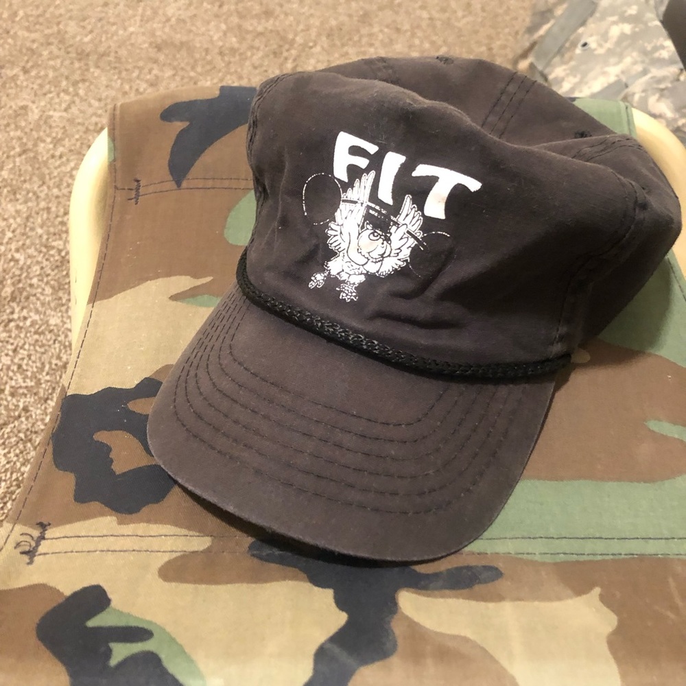 FIT vintage snap back hat